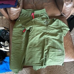 Figs Olive Scrub Set